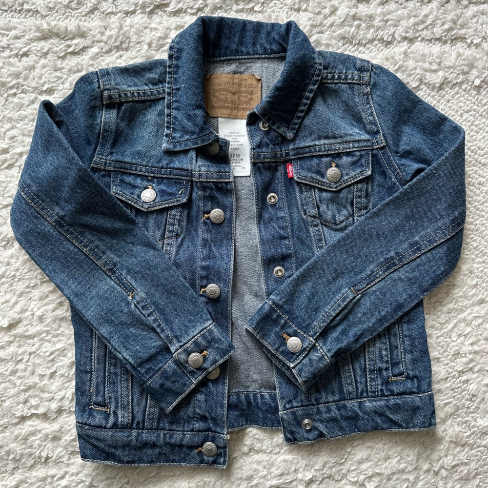 Levi’s denim kids jacket, size 5 Sm